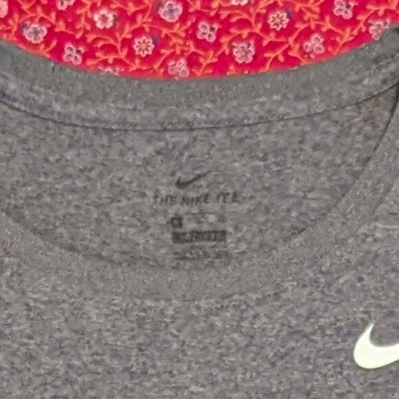 The Nike Tee Dri Fit Tank Muscle Shirt Size XL Women High Neck Activewear - Picture 5 of 8